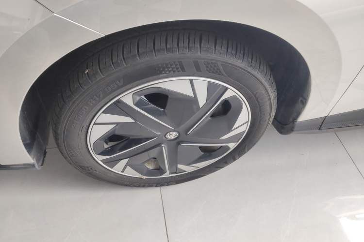 Used MG 4 EV 2023 415 km Range Sea-Faring Champion Edition Left Front Wheel Hub