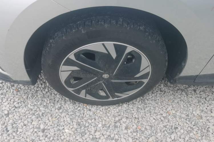 Used MG 4 EV 2023 415 km Range Sea-Champion Executive Edition Left Front Wheel Hub