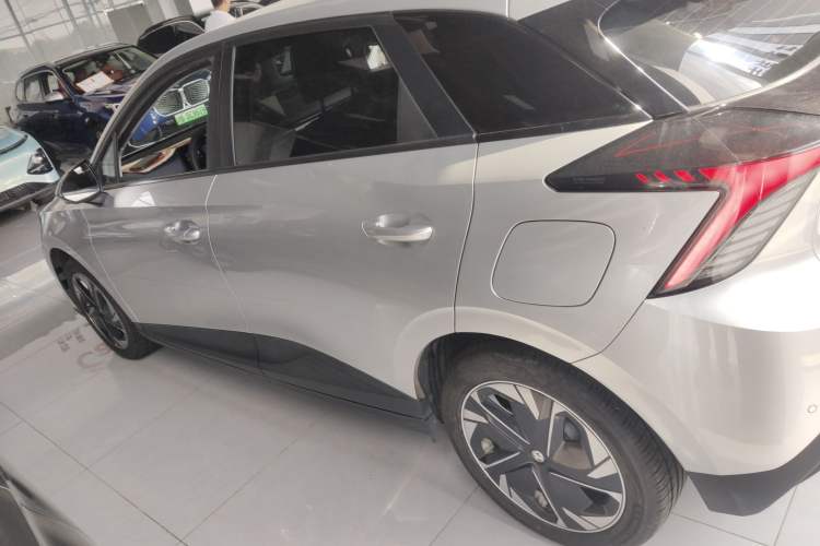 Used MG 4 EV 2023 415 km Range Sea-Faring Champion Edition Left Side