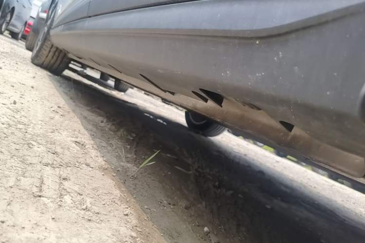 Used MG 4 EV 2023 415 km Range Sea-Faring Champion Edition Left Side Sill