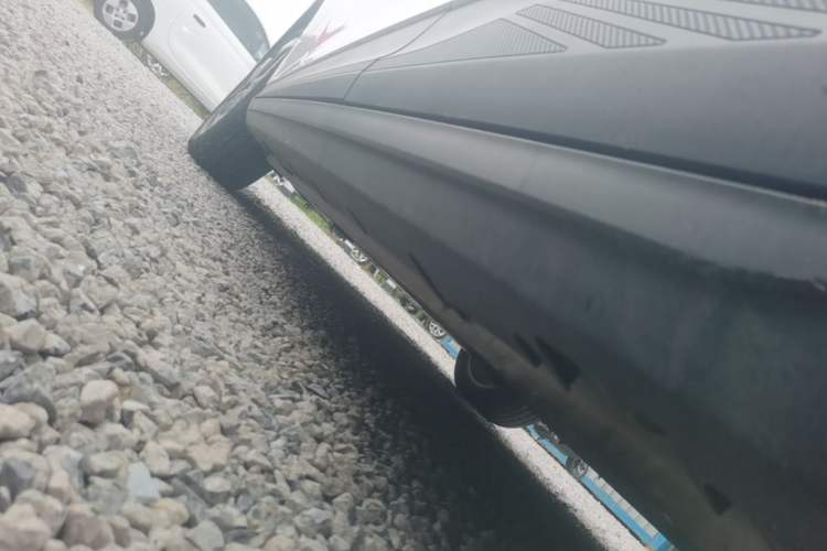 Used MG 4 EV 2023 415 km Range Sea-Champion Executive Edition Left Side Sill