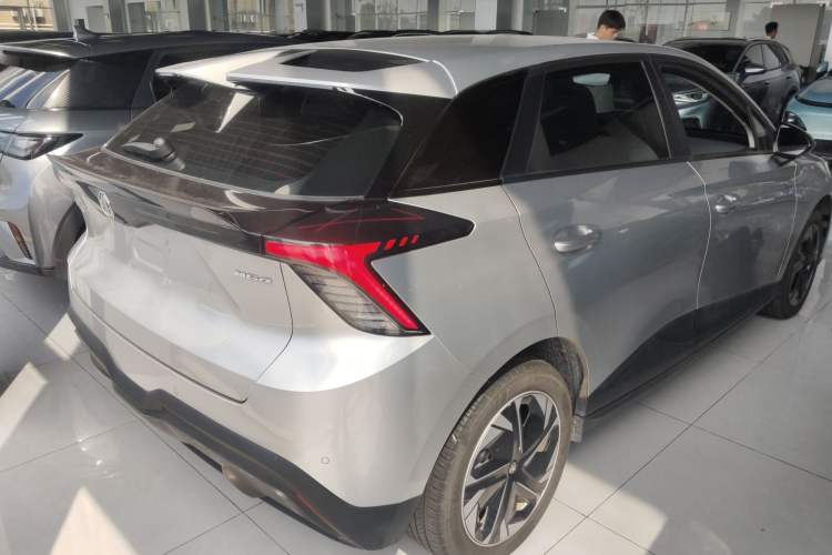 Used MG 4 EV 2023 415 km Range Sea-Faring Champion Edition Rear Right 45 Deg