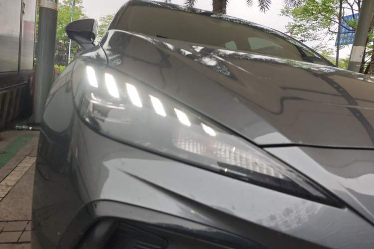 Used MG 4 EV 2023 415 km Range Sea-Faring Champion Edition Right Front Headlight