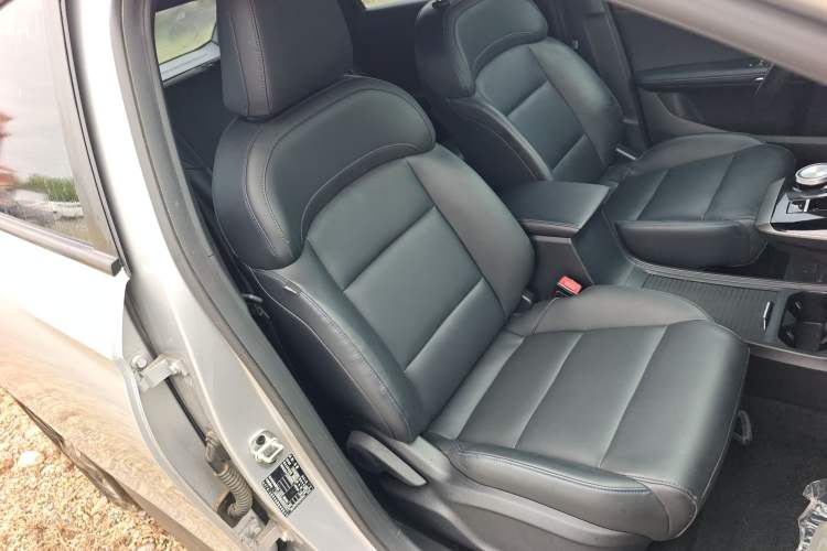Used MG 4 EV 2023 415 km Range Sea-Faring Champion Edition Right Front Seat