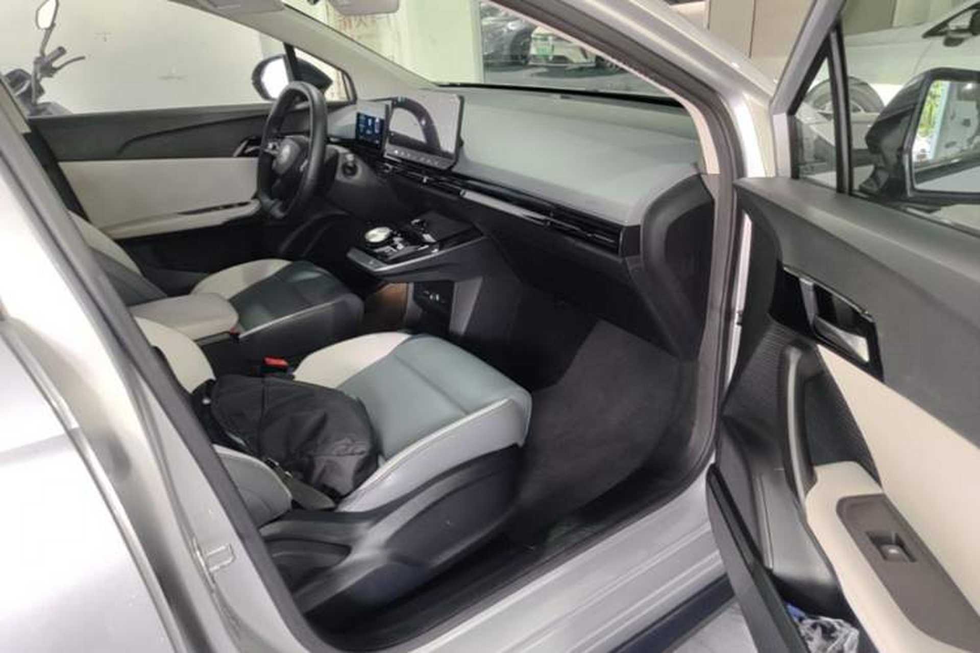Used MG 4 EV 2023 415 km Range Sea-Faring Champion Edition Right Front Seat