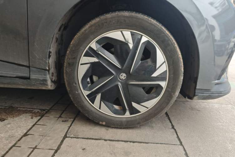 Used MG 4 EV 2023 415 km Range Sea-Faring Champion Edition Right Front Wheel Hub