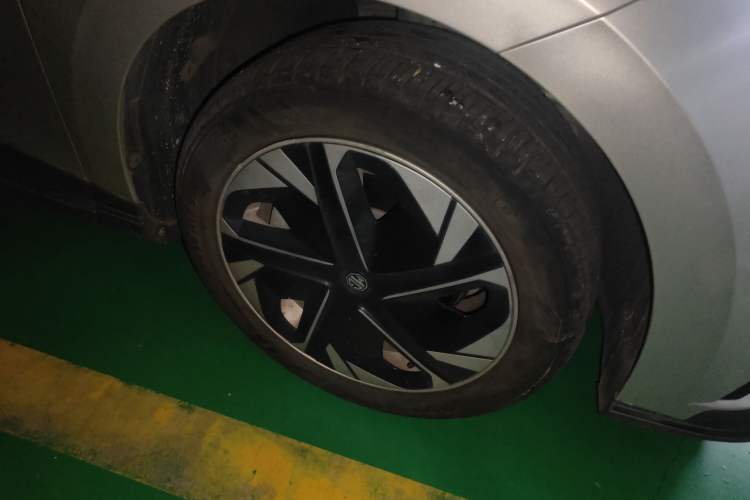 Used MG 4 EV 2023 415 km Range Sea-Faring Champion Edition Right Front Wheel Hub