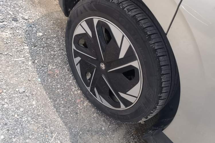 Used MG 4 EV 2023 415 km Range Sea-Faring Champion Edition Right Rear Wheel Hub