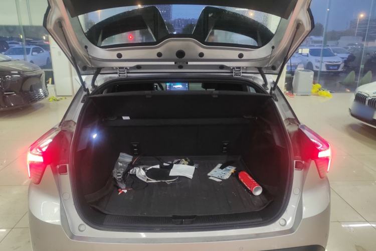 Used MG 4 EV 2023 415 km Range Sea-Faring Champion Edition Trunk