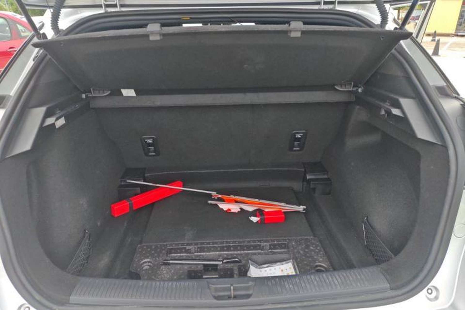 Used MG 4 EV 2023 415 km Range Sea-Faring Champion Edition Trunk