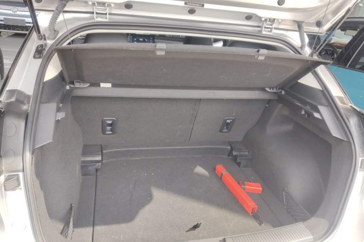 Used MG 4 EV 2023 415 km Range Sea-Faring Champion Edition Trunk