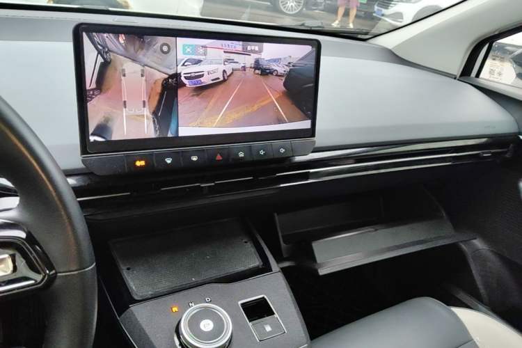 Used MG 4 EV 2023 415 km Range Sea-Faring Champion Edition Audio And AC Panel