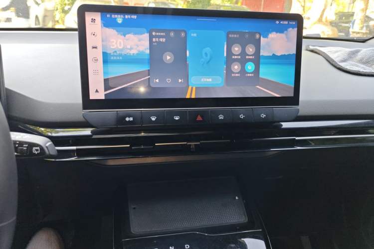 Used MG 4 EV 2023 415 km Range Sea-Faring Champion Edition Audio And AC Panel