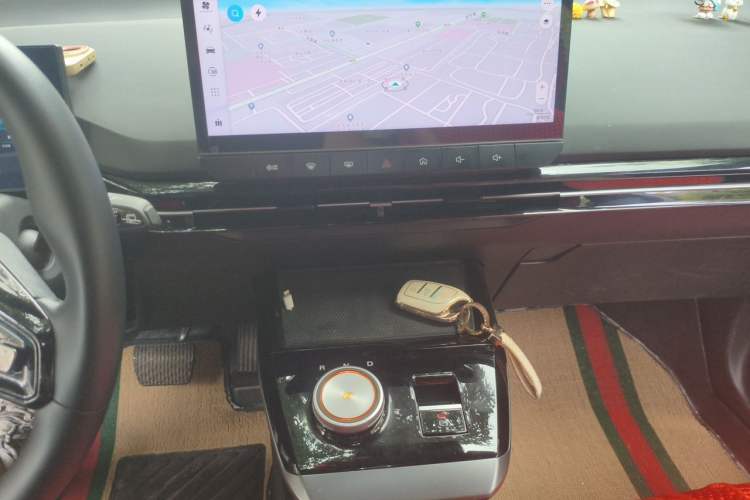 Used MG 4 EV 2023 415 km Range Sea-Faring Champion Edition Audio And AC Panel