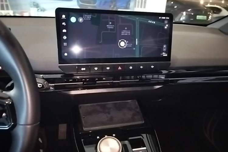 Used MG 4 EV 2023 415 km Range Sea-Faring Champion Edition Audio And AC Panel