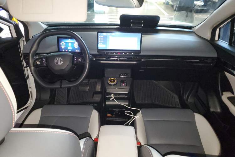 Used MG 4 EV 2023 415 km Range Sea-Faring Champion Edition Center Console
