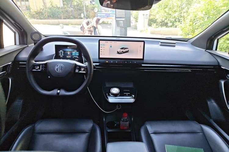 Used MG 4 EV 2023 415 km Range Sea-Faring Champion Edition Center Console