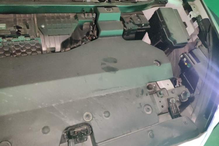 Used MG 4 EV 2023 415 km Range Sea-Faring Champion Edition Engine Bay Left