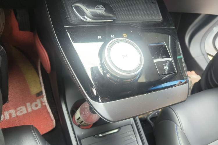Used MG 4 EV 2023 415 km Range Sea-Faring Champion Edition Gear Lever
