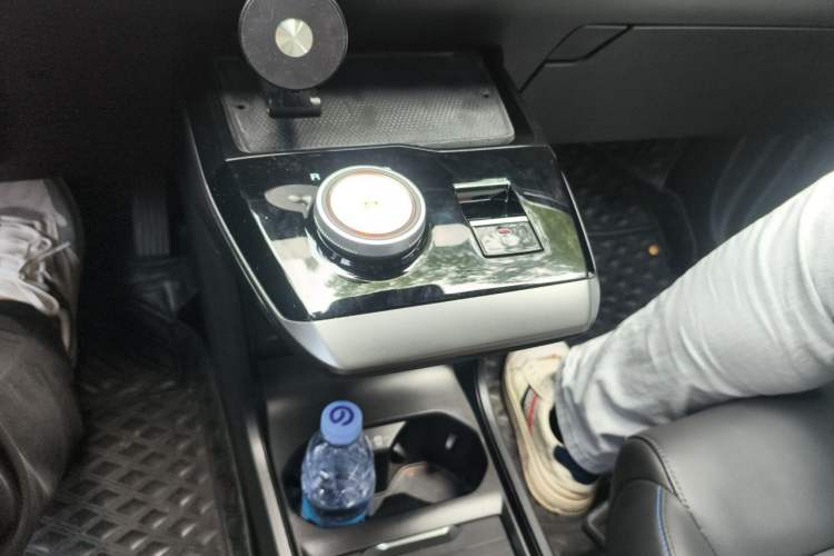 Used MG 4 EV 2023 415 km Range Sea-Faring Champion Edition Gear Lever