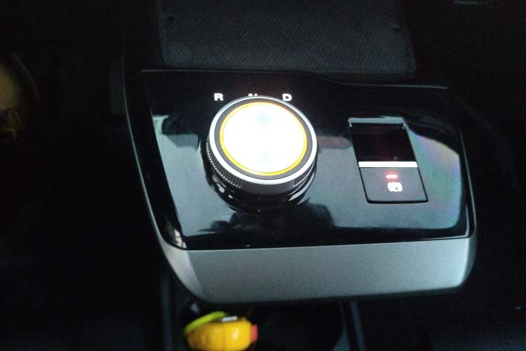 Used MG 4 EV 2023 415 km Range Sea-Faring Champion Edition Gear Lever