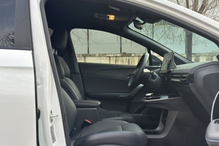 Used MG 4 EV 2023 415 km Range Sea-Faring Champion Edition Interior 3