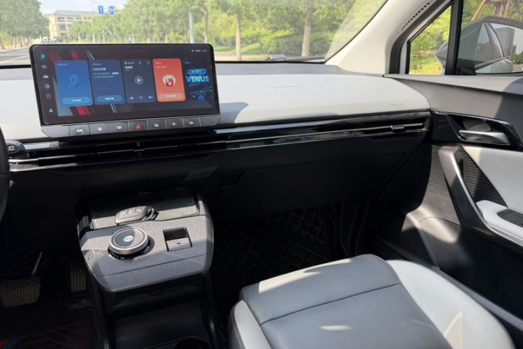 Used MG 4 EV 2023 415 km Range Sea-Faring Champion Edition Interior 4