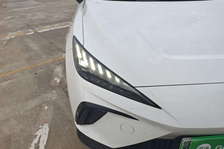 Used MG 4 EV 2023 415 km Range Sea-Faring Champion Edition Right Front Headlight