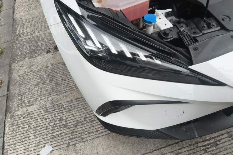 Used MG 4 EV 2023 415 km Range Sea-Faring Champion Edition Right Front Headlight