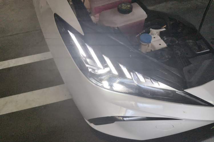 Used MG 4 EV 2023 415 km Range Sea-Faring Champion Edition Right Front Headlight
