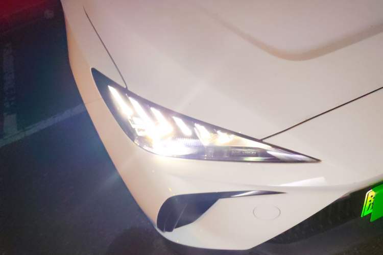 Used MG 4 EV 2023 415 km Range Sea-Faring Champion Edition Right Front Headlight