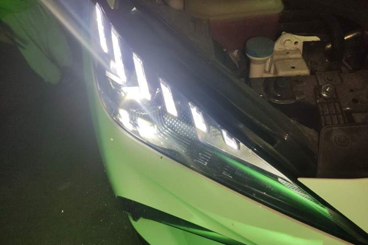 Used MG 4 EV 2023 415 km Range Sea-Faring Champion Edition Right Front Headlight
