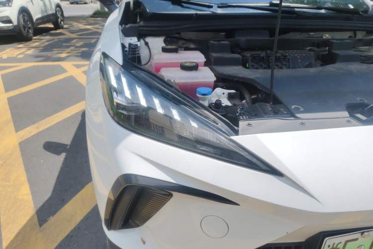 Used MG 4 EV 2023 415 km Range Sea-Faring Champion Edition Right Front Headlight