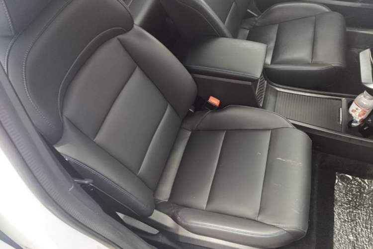 Used MG 4 EV 2023 425km Executive Version Right Front Seat
