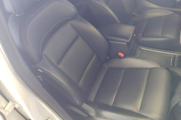Used MG 4 EV 2023 425km Executive Version Right Front Seat