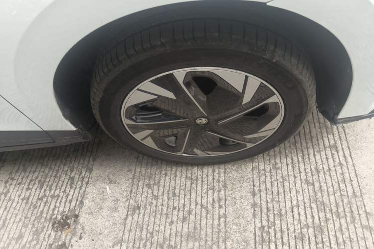 Used MG 4 EV 2023 415 km Range Sea-Faring Champion Edition Right Front Wheel Hub