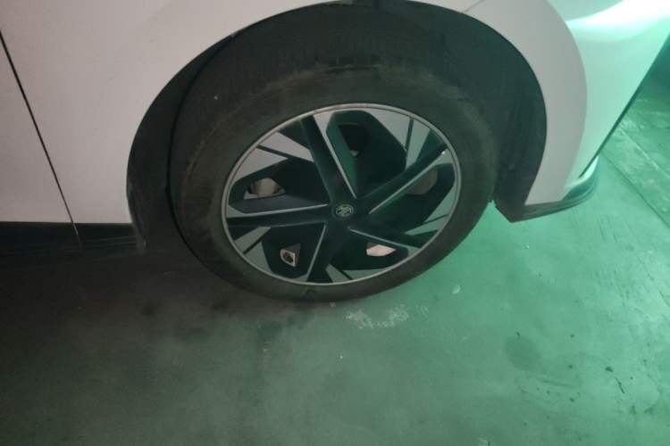 Used MG 4 EV 2023 415 km Range Sea-Faring Champion Edition Right Front Wheel Hub