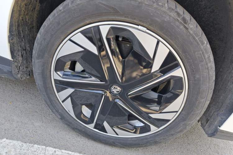 Used MG 4 EV 2023 415 km Range Sea-Faring Champion Edition Right Front Wheel Hub
