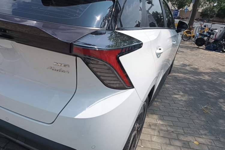 Used MG 4 EV 2023 425km Executive Version Right Rear Taillight