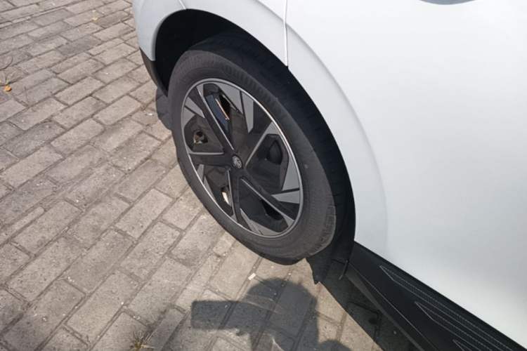 Used MG 4 EV 2023 425km Executive Version Right Rear Wheel Hub