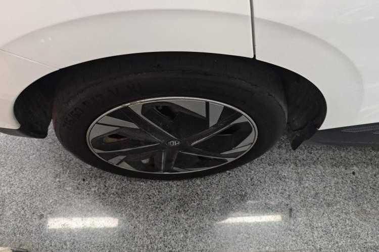 Used MG 4 EV 2023 425km Executive Version Right Rear Wheel Hub