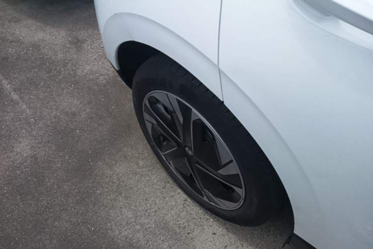 Used MG 4 EV 2023 425km Executive Version Right Rear Wheel Hub