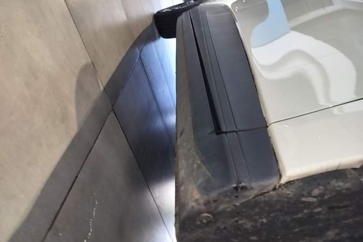 Used MG 4 EV 2023 415 km Range Sea-Faring Champion Edition Right Side Sill