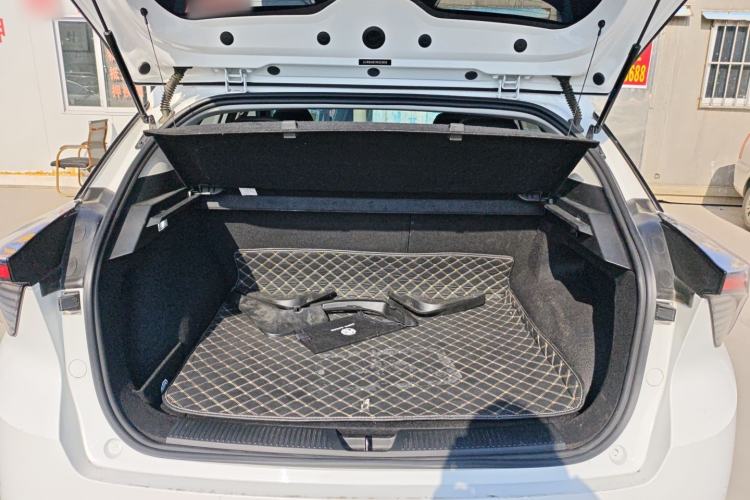 Used MG 4 EV 2023 415 km Range Sea-Faring Champion Edition Trunk