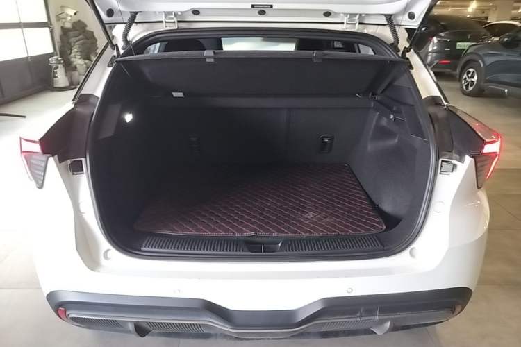Used MG 4 EV 2023 415 km Range Sea-Faring Champion Edition Trunk