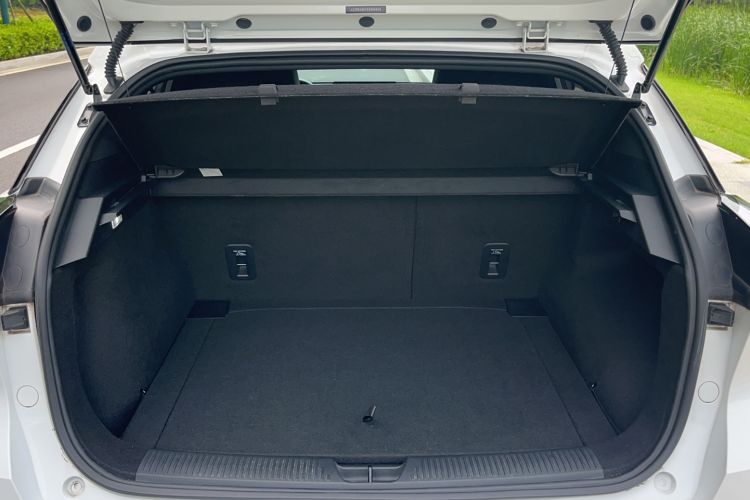 Used MG 4 EV 2023 415 km Range Sea-Faring Champion Edition Trunk