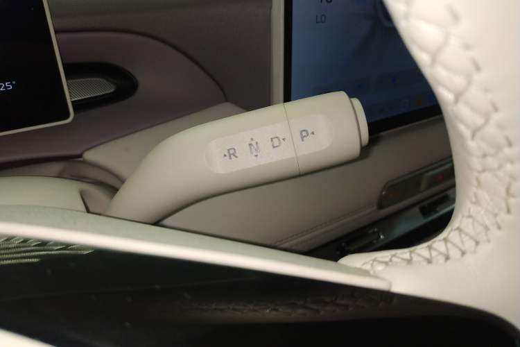 Used MG 4 EV 2026 Model 437 Composed Edition Gear Lever