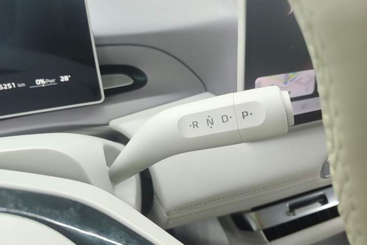 Used MG 4 EV 2026 Model 437 Freedom Edition Gear Lever