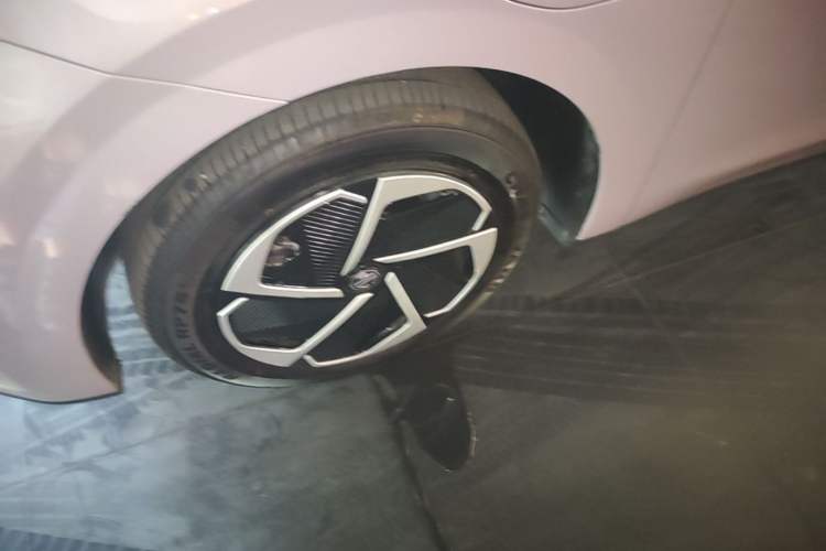 Used MG 4 EV 2026 Model 437 Composed Edition Left Front Wheel Hub
