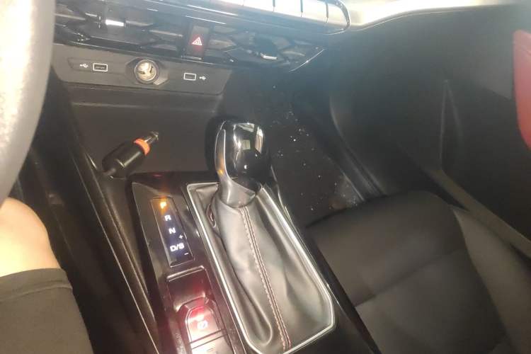 Used MG 5 2021 180 DVVT CVT Youth Luxury Edition Gear Lever